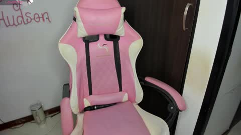 Snapshot of emily_huddson_ chatting on 02/18/25, 10:14 independet model online show from 02/18/25, 10:14