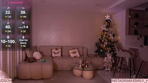 Snapshot of emily_huddson_ chatting on 12/18/25, 01:00 independet model online show from 12/18/25, 01:00