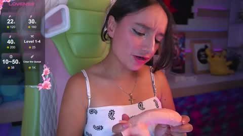 Snapshot of emily_jonexs_ chatting on 02/14/26, 02:41 mily online show from 02/14/26, 02:41