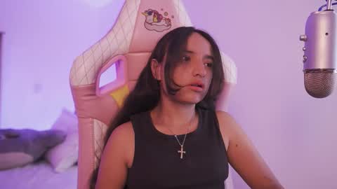 Snapshot of emily_jonexs_ chatting on 03/10/26, 10:04 mily online show from 03/10/26, 10:04