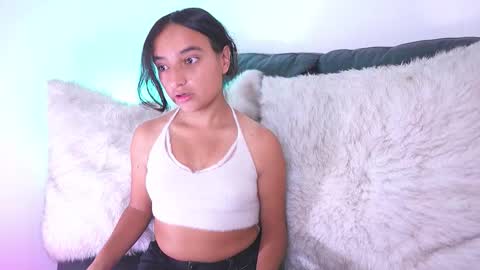 Snapshot of emily_jonexs_ chatting on 03/17/26, 01:36 mily online show from 03/17/26, 01:36
