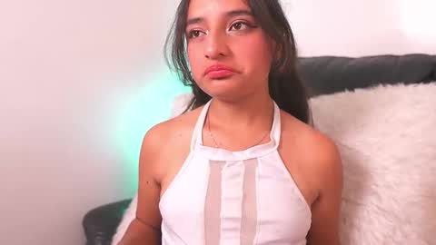 Snapshot of emily_jonexs_ chatting on 04/18/26, 07:07 mily online show from 04/18/26, 07:07