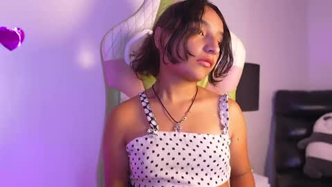 Snapshot of emily_jonexs_ chatting on 05/27/26, 03:53 mily online show from 05/27/26, 03:53