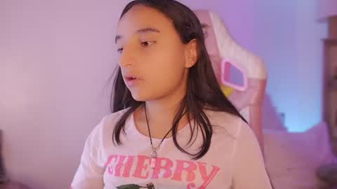 Snapshot of emily_jonexs_ chatting on 06/12/26, 03:11 mily online show from 06/12/26, 03:11