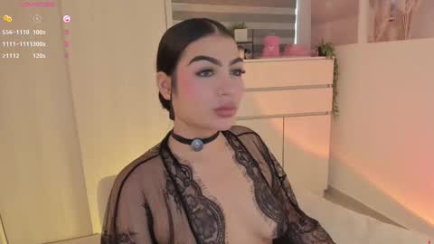 EmilyKenner  Independent model  online show from 11/16/25, 01:17