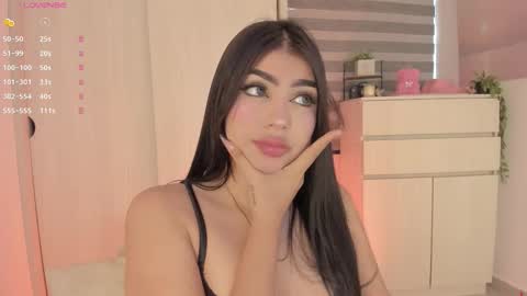 EmilyKenner  Independent model  online show from 11/20/25, 12:05