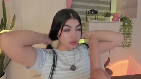 EmilyKenner  Independent model  online show from 07/02/26, 12:00