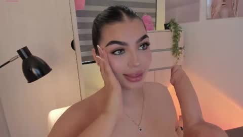 EmilyKenner  Independent model  online show from 07/24/26, 12:47