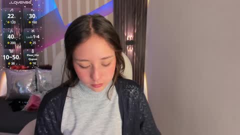 Snapshot of emily_layton chatting on 12/16/24, 03:43 Emily online show from 12/16/24, 03:43
