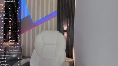 Snapshot of emily_layton chatting on 01/07/25, 05:31 Emily online show from 01/07/25, 05:31