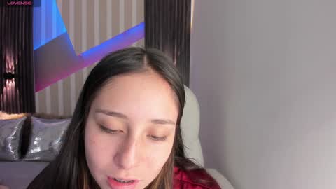 Snapshot of emily_layton chatting on 01/25/25, 04:24 Emily online show from 01/25/25, 04:24