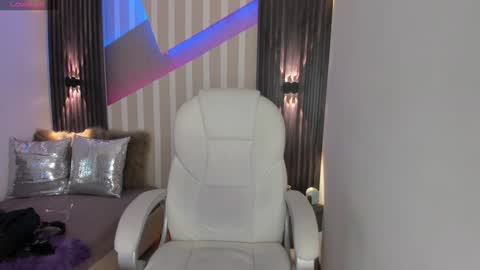 Snapshot of emily_layton chatting on 02/03/25, 02:34 Emily online show from 02/03/25, 02:34