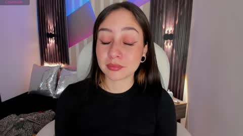 Snapshot of emily_layton chatting on 02/11/25, 02:46 Emily online show from 02/11/25, 02:46