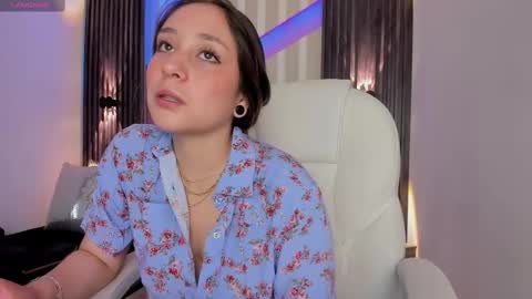 Snapshot of emily_layton chatting on 02/12/25, 02:43 Emily online show from 02/12/25, 02:43