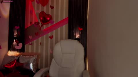 Snapshot of emily_layton chatting on 02/14/25, 02:33 Emily online show from 02/14/25, 02:33