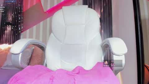 Snapshot of emily_layton chatting on 03/12/25, 04:56 Emily online show from 03/12/25, 04:56