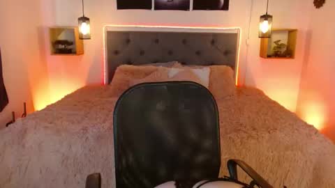 E M I L Y  online show from 09/11/25, 03:01