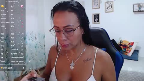 Snapshot of emily_leroy571240 chatting on 10/22/25, 12:27 emily leroy. online show from 10/22/25, 12:27