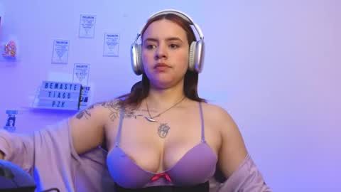 Snapshot of emily_lindey_ chatting on 02/22/26, 01:09 Emily Lindey online show from 02/22/26, 01:09