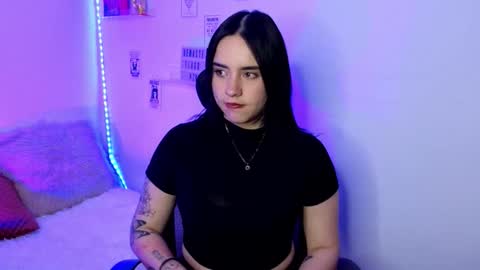 Snapshot of emily_lindey_ chatting on 03/09/26, 05:33 Emily Lindey online show from 03/09/26, 05:33