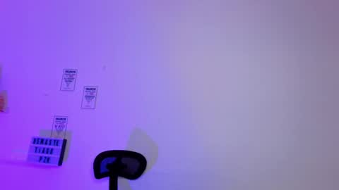 Snapshot of emily_lindey_ chatting on 03/24/26, 07:02 Emily Lindey online show from 03/24/26, 07:02