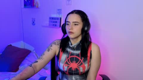 Snapshot of emily_lindey_ chatting on 03/31/26, 05:52 Emily Lindey online show from 03/31/26, 05:52