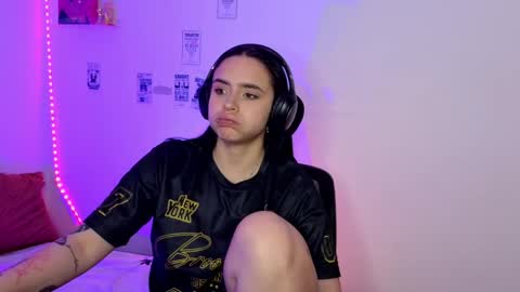 Snapshot of emily_lindey_ chatting on 04/06/26, 04:21 Emily Lindey online show from 04/06/26, 04:21