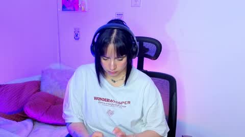 Snapshot of emily_lindey_ chatting on 04/09/26, 06:19 Emily Lindey online show from 04/09/26, 06:19