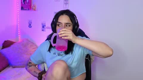 Snapshot of emily_lindey_ chatting on 04/10/26, 04:17 Emily Lindey online show from 04/10/26, 04:17
