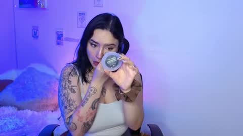 Snapshot of emily_lindey_ chatting on 04/12/26, 04:06 Emily Lindey online show from 04/12/26, 04:06