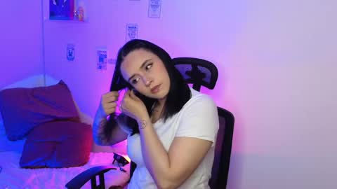 Snapshot of emily_lindey_ chatting on 04/14/26, 03:56 Emily Lindey online show from 04/14/26, 03:56