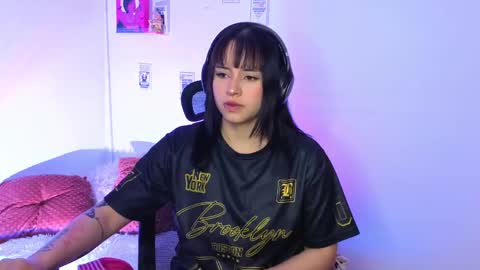 Snapshot of emily_lindey_ chatting on 04/18/26, 03:54 Emily Lindey online show from 04/18/26, 03:54