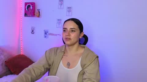 Snapshot of emily_lindey_ chatting on 04/21/26, 05:14 Emily Lindey online show from 04/21/26, 05:14