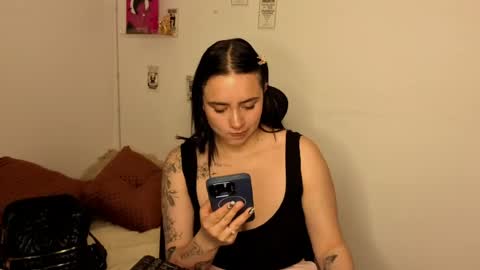 Snapshot of emily_lindey_ chatting on 04/23/26, 02:35 Emily Lindey online show from 04/23/26, 02:35