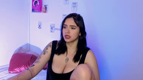 Snapshot of emily_lindey_ chatting on 04/25/26, 04:15 Emily Lindey online show from 04/25/26, 04:15