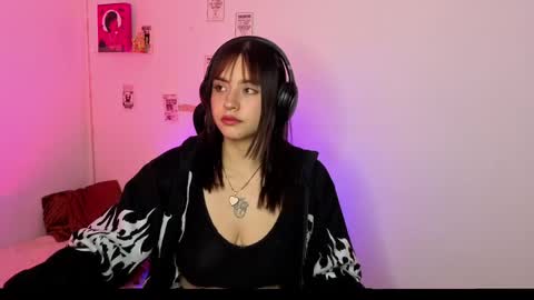 Snapshot of emily_lindey_ chatting on 04/30/26, 04:41 Emily Lindey online show from 04/30/26, 04:41
