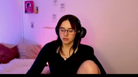 Snapshot of emily_lindey_ chatting on 05/07/26, 02:28 Emily Lindey online show from 05/07/26, 02:28