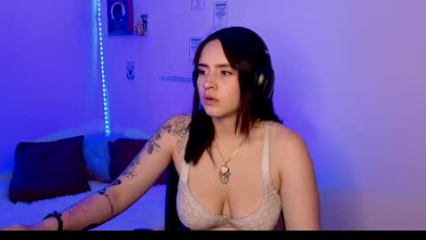 Snapshot of emily_lindey_ chatting on 05/08/26, 03:12 Emily Lindey online show from 05/08/26, 03:12