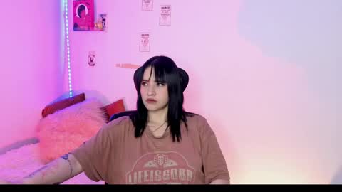 Snapshot of emily_lindey_ chatting on 05/13/26, 04:21 Emily Lindey online show from 05/13/26, 04:21