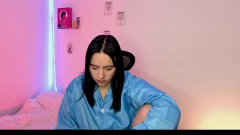 Snapshot of emily_lindey_ chatting on 05/14/26, 04:52 Emily Lindey online show from 05/14/26, 04:52