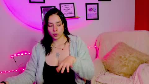 Snapshot of emily_lindey_ chatting on 06/01/26, 02:24 Emily Lindey online show from 06/01/26, 02:24