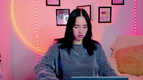 Snapshot of emily_lindey_ chatting on 06/03/26, 04:59 Emily Lindey online show from 06/03/26, 04:59