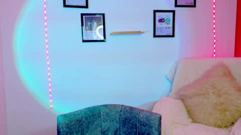 Snapshot of emily_lindey_ chatting on 06/04/26, 05:24 Emily Lindey online show from 06/04/26, 05:24