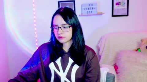 Snapshot of emily_lindey_ chatting on 06/11/26, 02:22 Emily Lindey online show from 06/11/26, 02:22