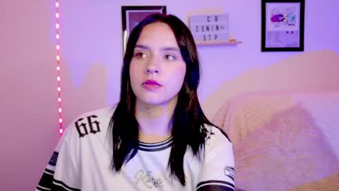 Snapshot of emily_lindey_ chatting on 06/12/26, 05:28 Emily Lindey online show from 06/12/26, 05:28