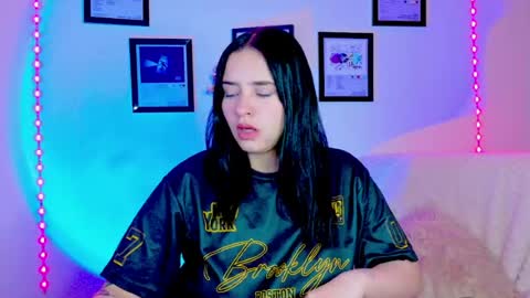 Emily Lindey online show from 07/18/26, 07:56