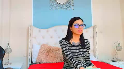 Snapshot of emily_loperaa chatting on 01/11/26, 08:03 Emily online show from 01/11/26, 08:03