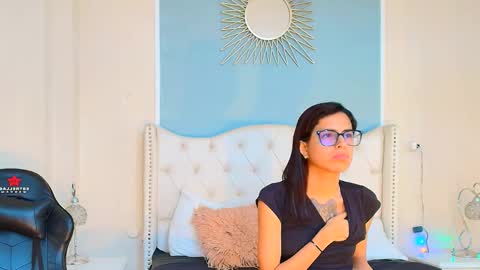 Snapshot of emily_loperaa chatting on 01/15/26, 12:37 Emily online show from 01/15/26, 12:37