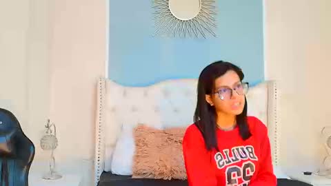 Snapshot of emily_loperaa chatting on 01/15/26, 09:18 Emily online show from 01/15/26, 09:18