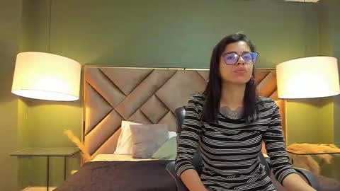 Snapshot of emily_loperaa chatting on 01/18/26, 04:00 Emily online show from 01/18/26, 04:00